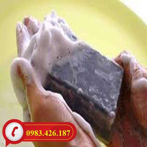 Mùi hương đặc trưng được chiết xuất từ gỗ và lá cây tùng